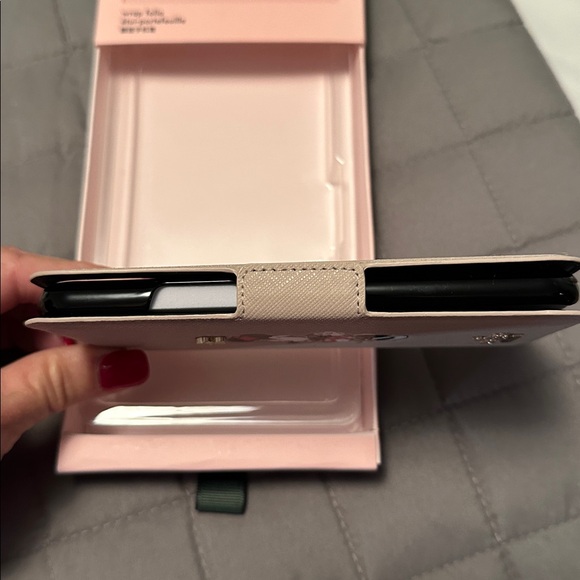 NWT Kate Spade Disney Minnie Mouse iPhone 11 PRO Wrap folio case - Picture 8 of 8